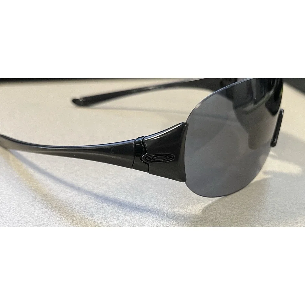Oakley Miss Conduct Sunglasses OO9123 05  137 mm Y2K Wrap Retro Unisex Sporty